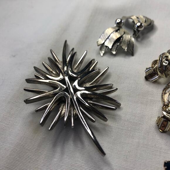 Vintage Lot of 4 Earrings & Brooch Coro Signed Silver Mod MCM Modern Retro - Picture 6 of 14